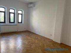 Spatiu exceptional ultracentral