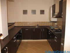 Ofer spre inchiriere apt 2 camere in vila adiacent Polona